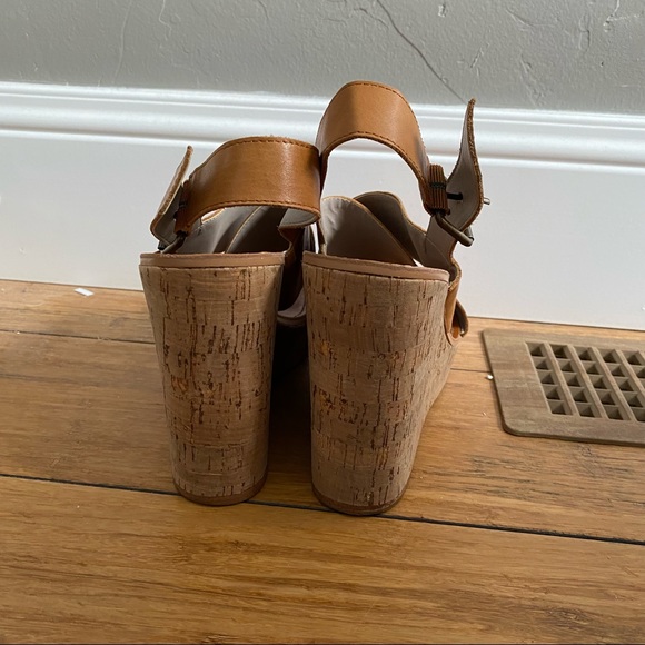 Hinge Wedge Heel - Picture 3 of 4